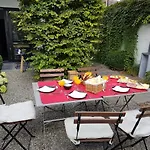 The Street Couette-café 4*