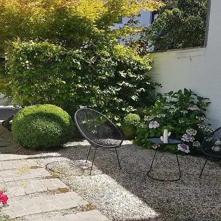 Bed & Breakfast The Street