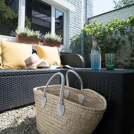 Bed & Breakfast The Street